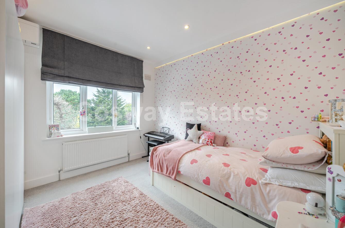 Church Close, Edgware, HA8, Edgware